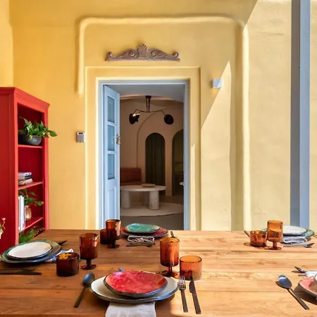 Daire Oias Local Cave Oia